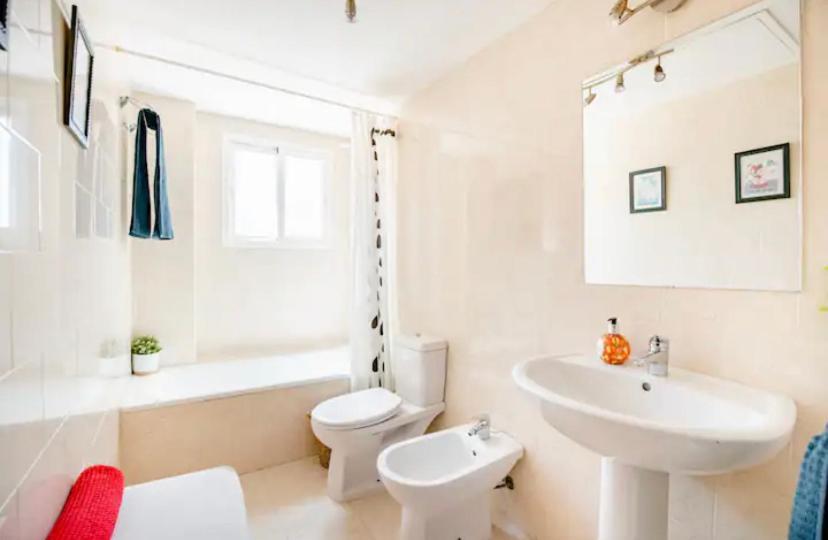 3 La Casa De Marilo Apartment Tomares Luaran gambar