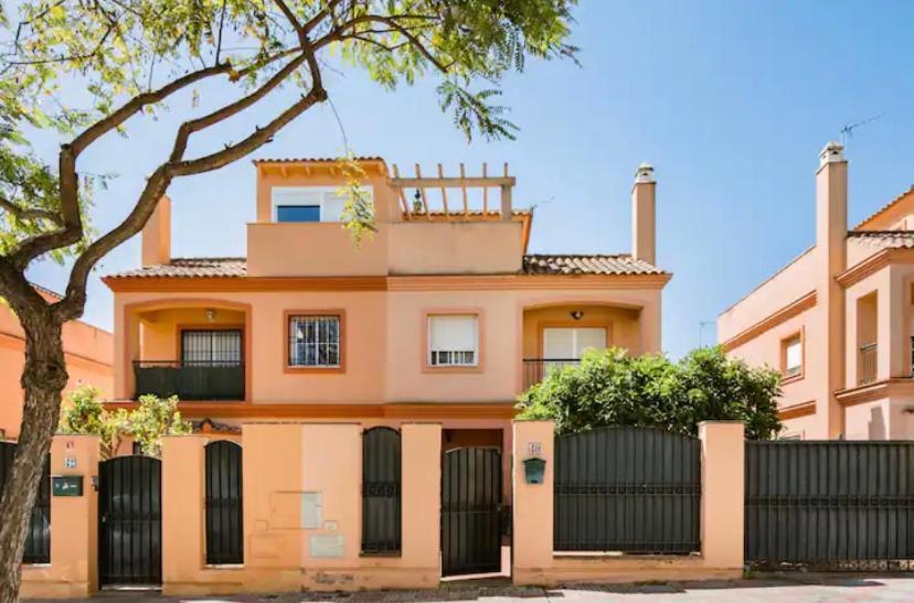 3 La Casa De Marilo Apartment Tomares Luaran gambar